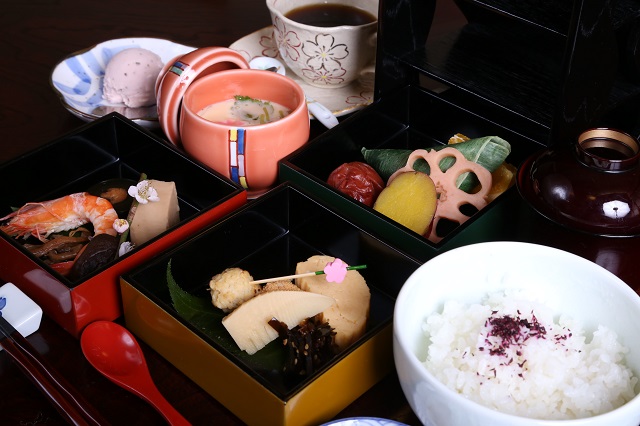 御料理魚佐 特製お弁当